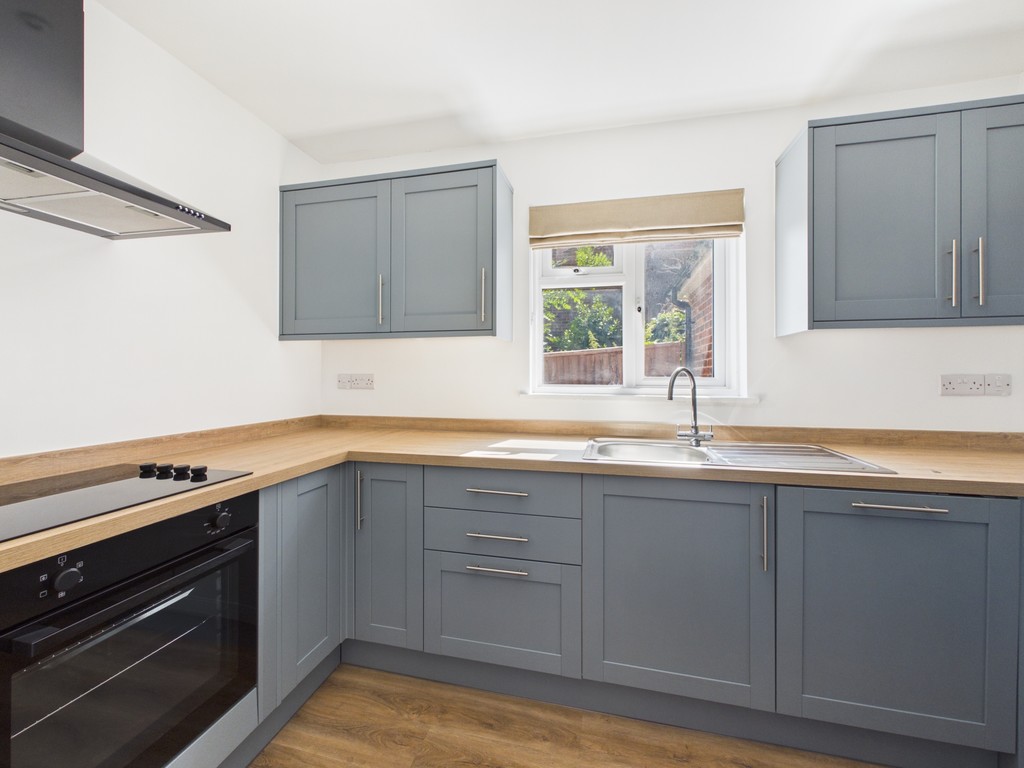 3 bed ground floor flat to rent in Mayes Park House, Warnham  - Property Image 3
