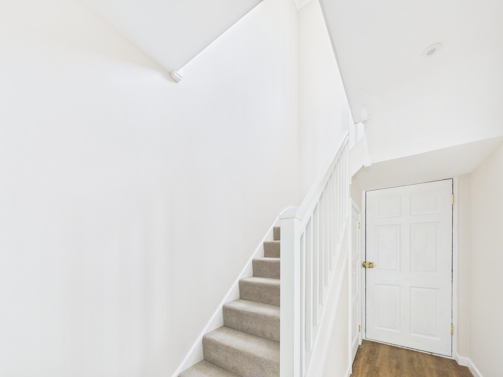 3 bed ground floor flat to rent in Mayes Park House, Warnham  - Property Image 5