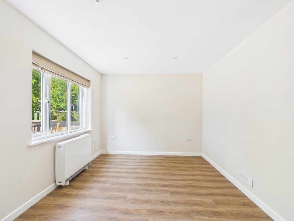 3 bed ground floor flat to rent in Mayes Park House, Warnham  - Property Image 6