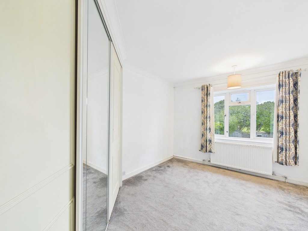 3 bed semi-detached house to rent in Leith View Road, Horsham  - Property Image 6