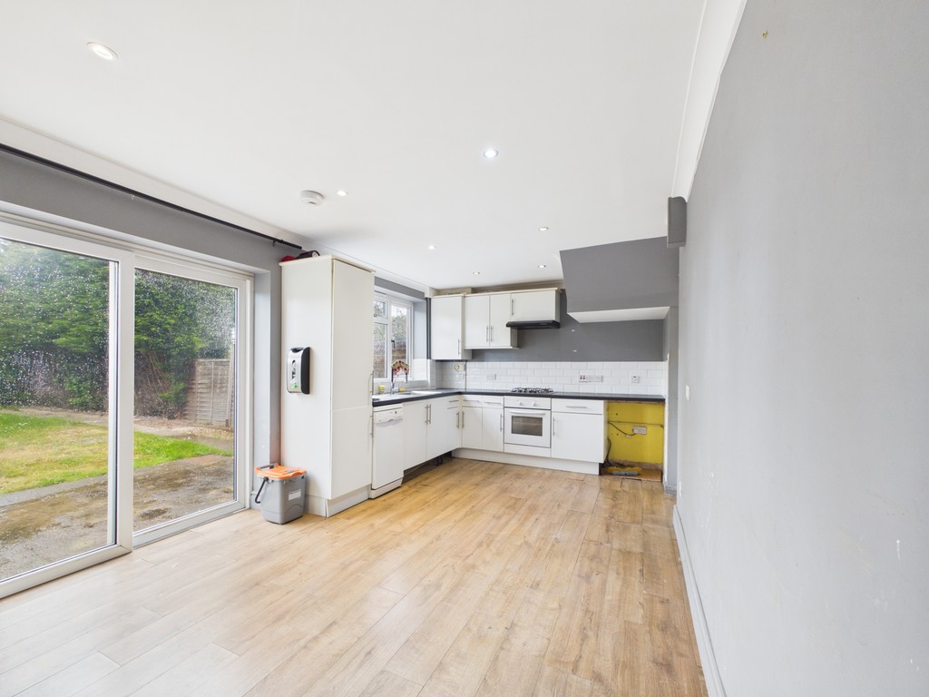 3 bed semi-detached house to rent in Leith View Road, Horsham  - Property Image 3