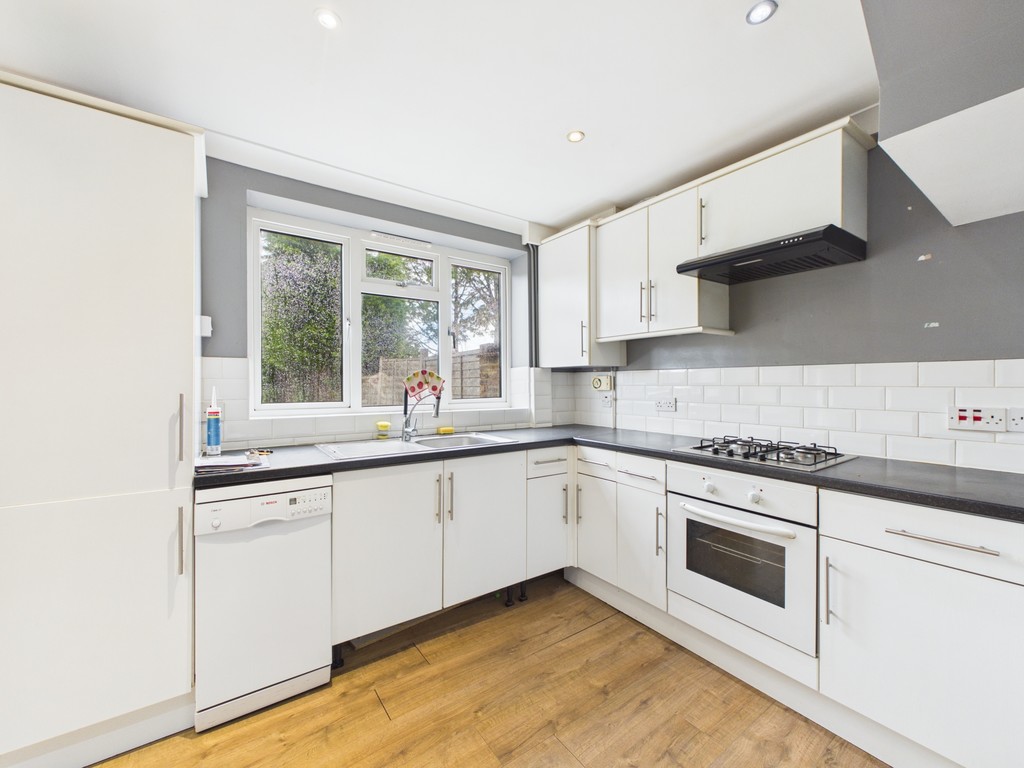 3 bed semi-detached house to rent in Leith View Road, Horsham  - Property Image 2