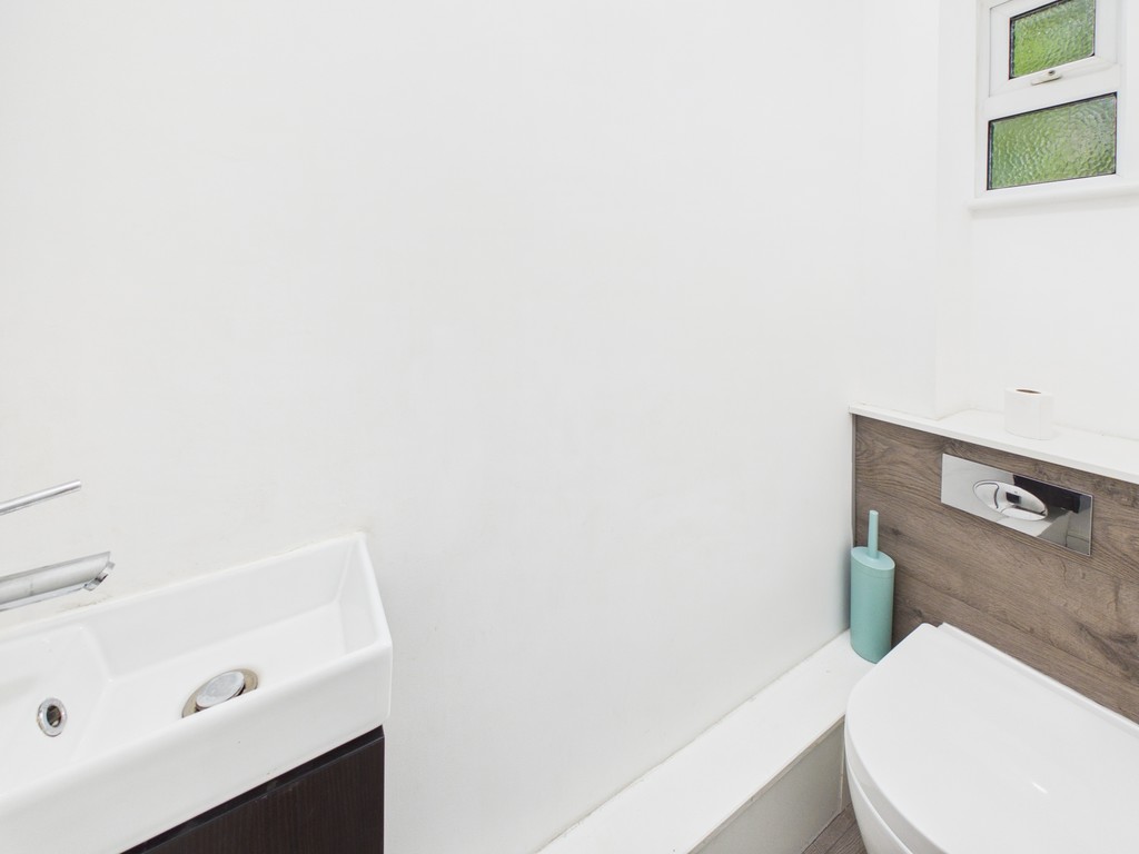 3 bed semi-detached house to rent in Leith View Road, Horsham  - Property Image 8