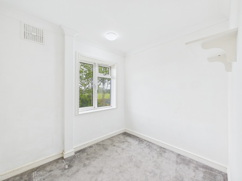 3 bed semi-detached house to rent in Leith View Road, Horsham  - Property Image 5