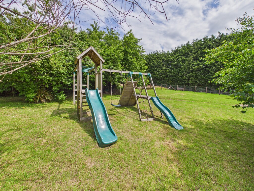 4 bed detached house to rent in Cowfold Road, Bolney  - Property Image 16