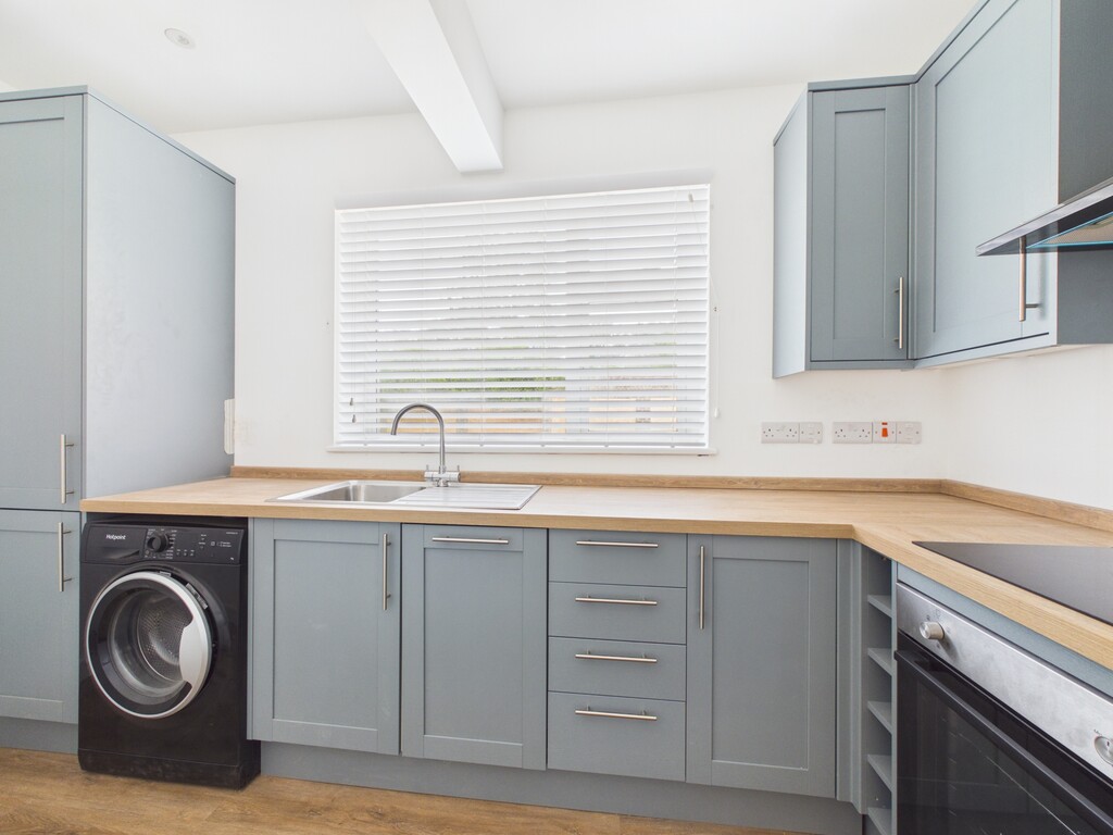 2 bed maisonette to rent in Mayes Lane, Warnham  - Property Image 4