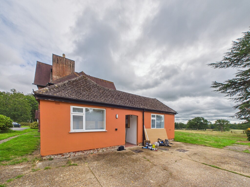 2 bed maisonette to rent in Mayes Lane, Warnham  - Property Image 6