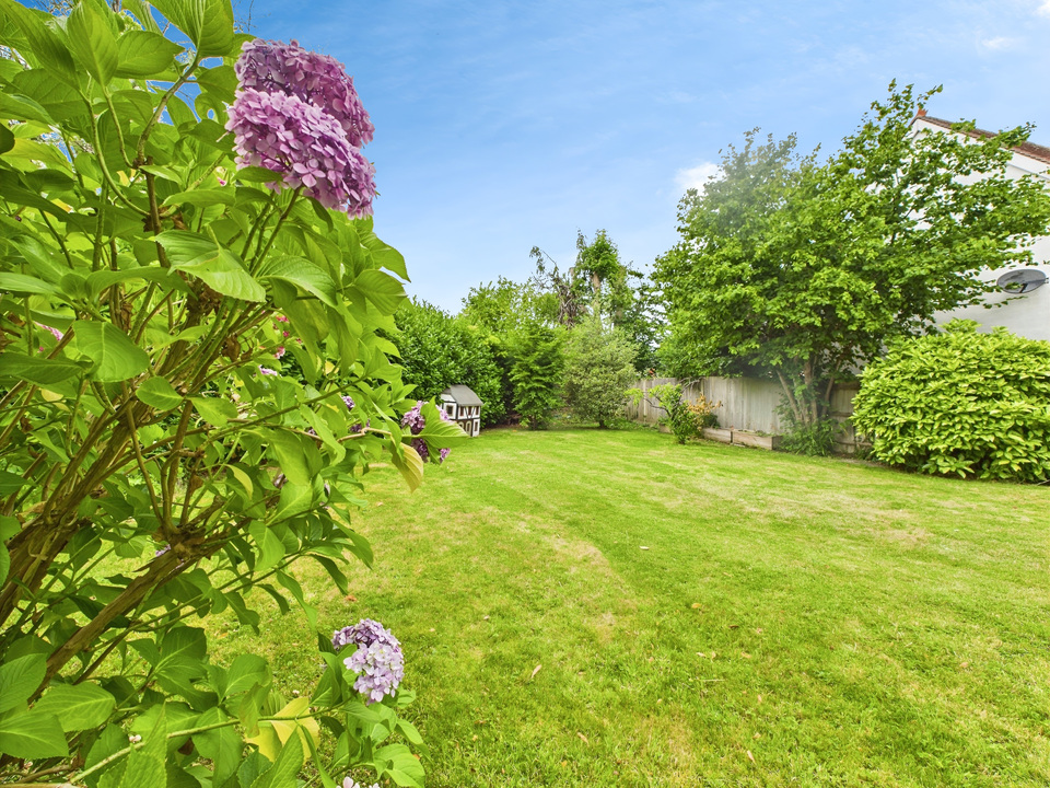 4 bed detached house for sale in Lambs Farm Road, Horsham - Property Image 15