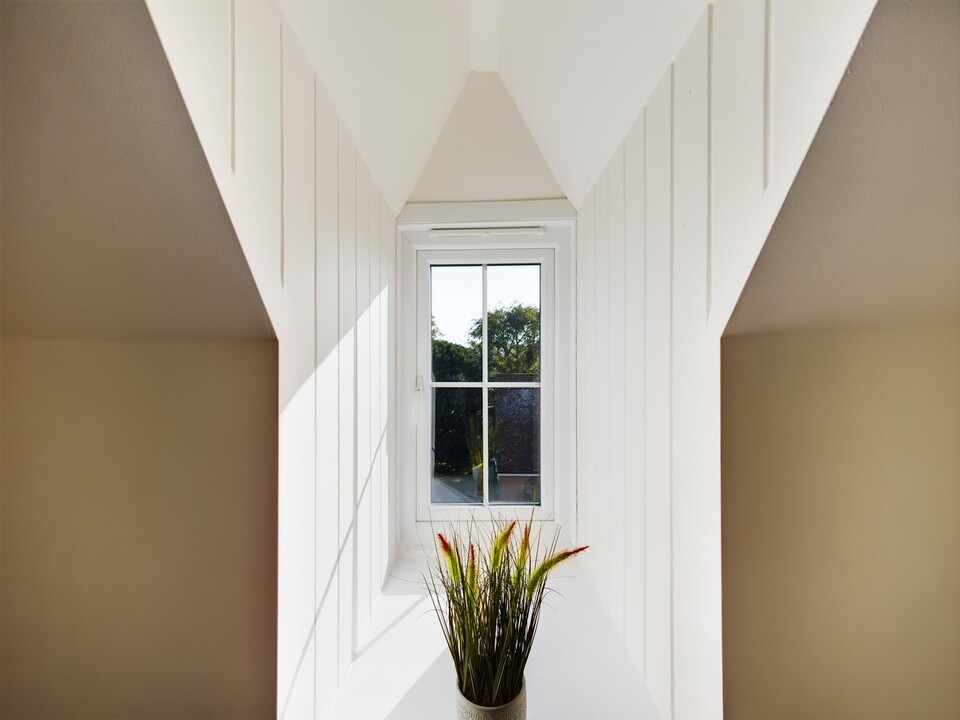 2 bed apartment for sale in Church Street, Warnham, Horsham - Property Image 5