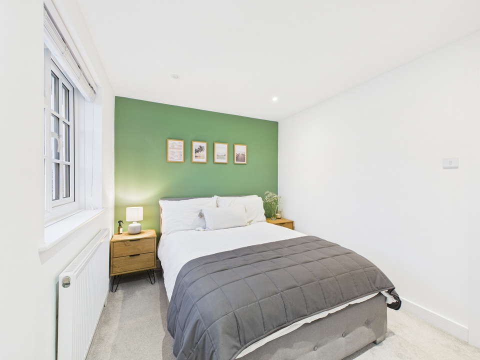 3 bed terraced house for sale in Wakehurst Mews, Horsham, West Sussex - Property Image 18