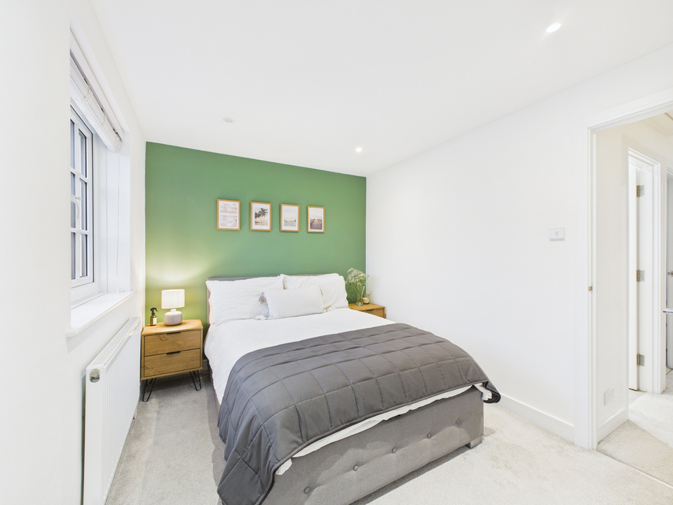 3 bed terraced house for sale in Wakehurst Mews, Horsham, West Sussex - Property Image 6