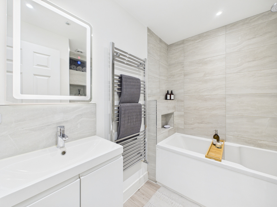 3 bed terraced house for sale in Wakehurst Mews, Horsham, West Sussex - Property Image 11