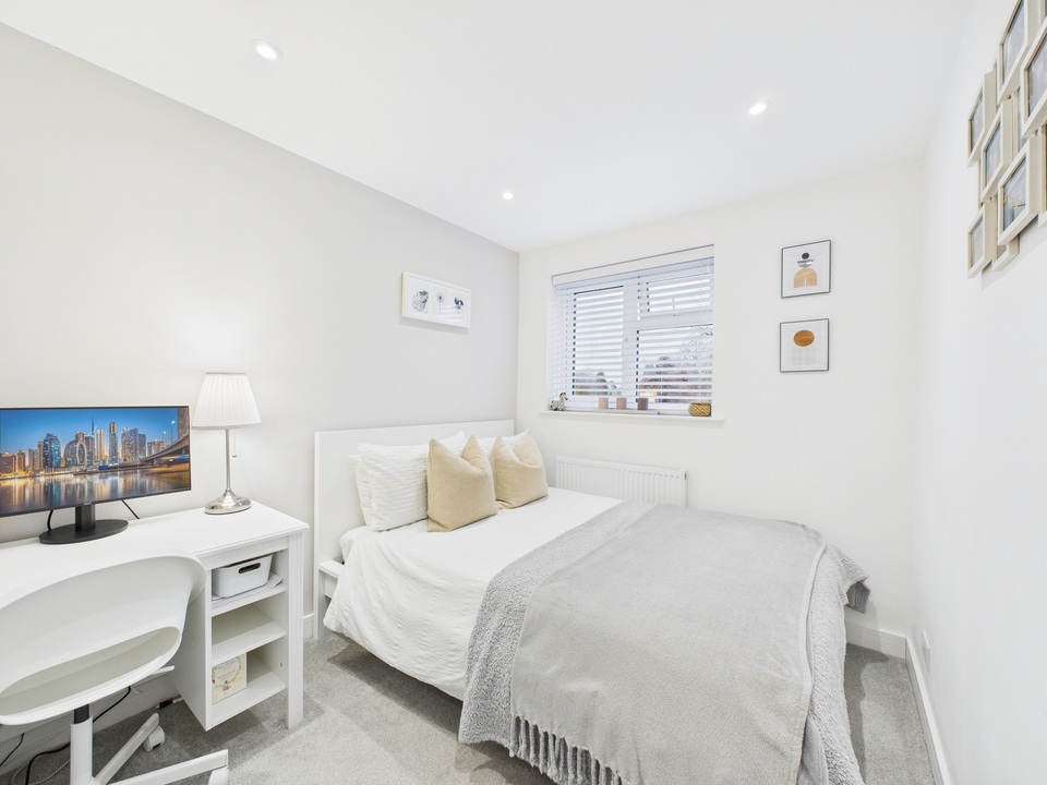 3 bed terraced house for sale in Wakehurst Mews, Horsham, West Sussex - Property Image 20