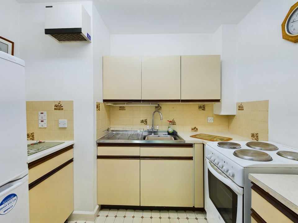 1 bed apartment for sale in Jasmine Court, Horsham  - Property Image 4