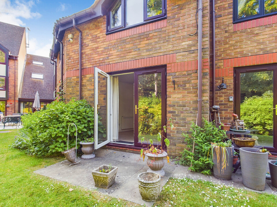 1 bed apartment for sale in Jasmine Court, Horsham  - Property Image 8