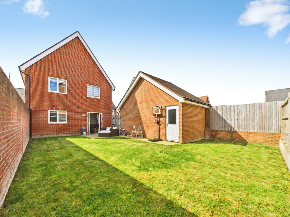4 bed detached house for sale in Tributary Lane, Faygate, Horsham, RH12 0BQ - Property Image 10