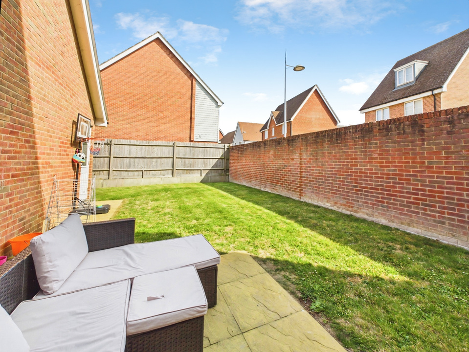 4 bed detached house for sale in Tributary Lane, Faygate, Horsham, RH12 0BQ - Property Image 16