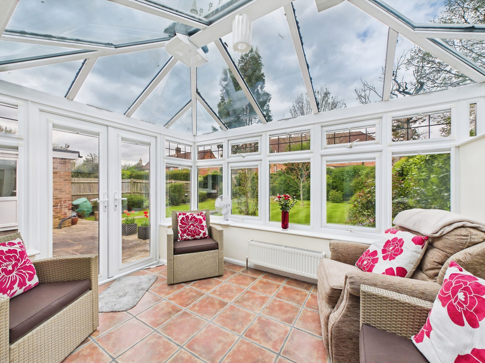3 bed bungalow for sale in The Rise, Partridge Green  - Property Image 6