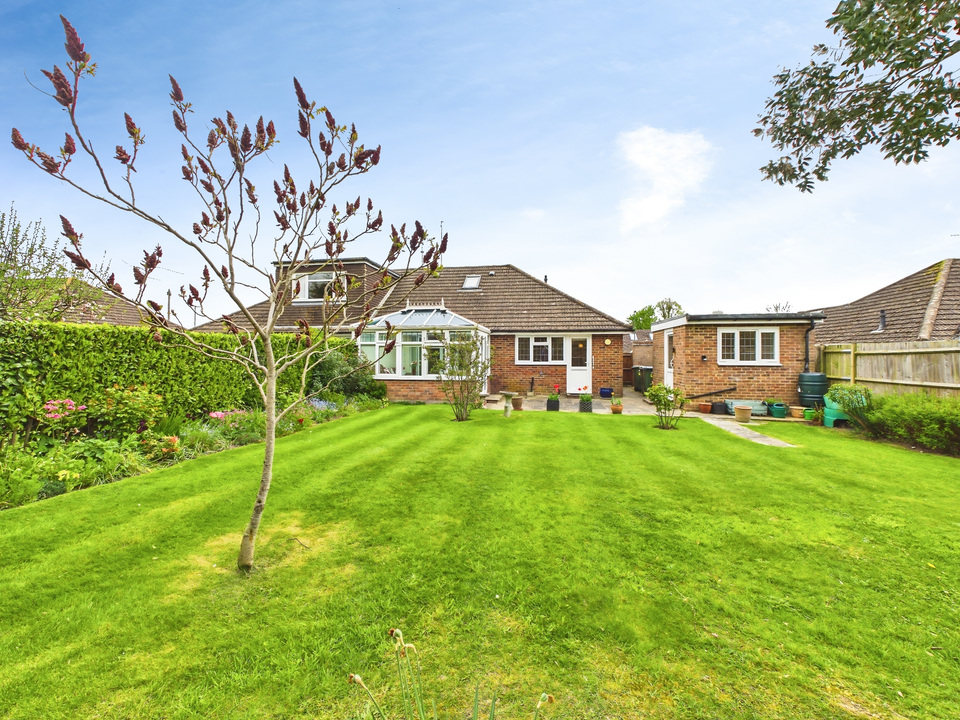 3 bed bungalow for sale in The Rise, Partridge Green  - Property Image 10