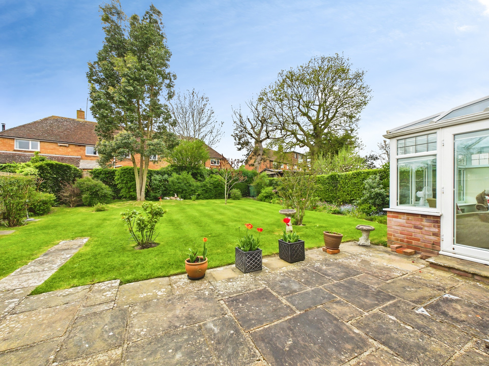 3 bed bungalow for sale in The Rise, Partridge Green  - Property Image 9
