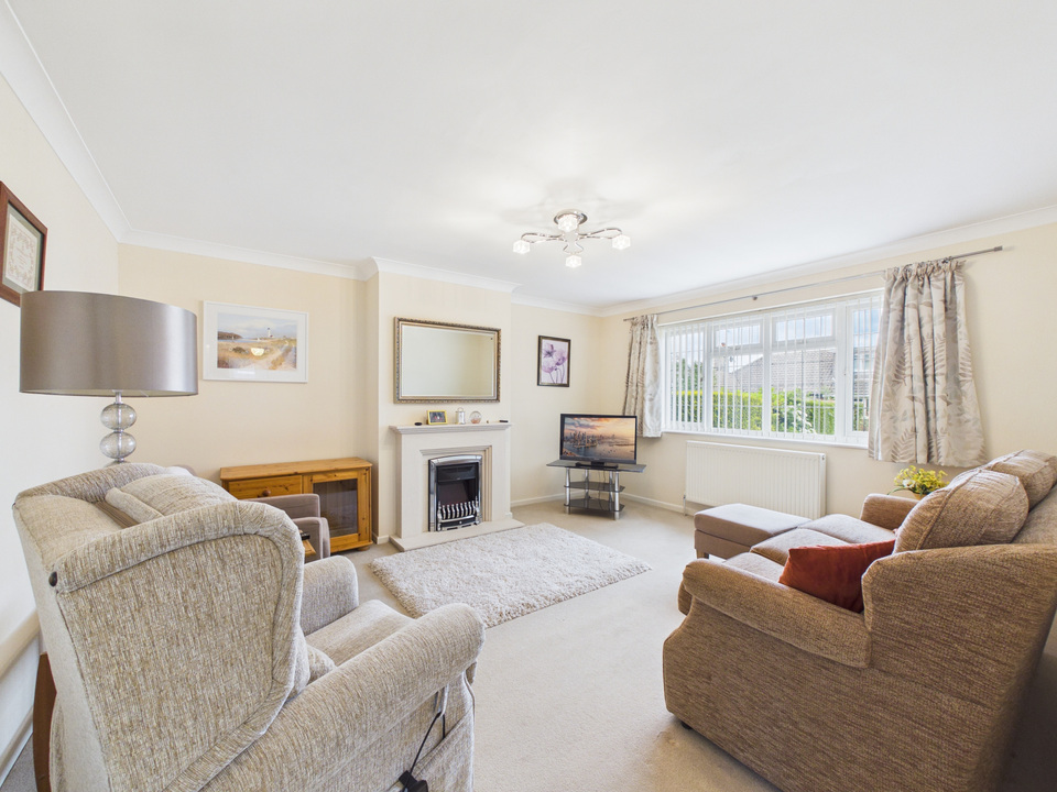 3 bed bungalow for sale in The Rise, Partridge Green  - Property Image 2
