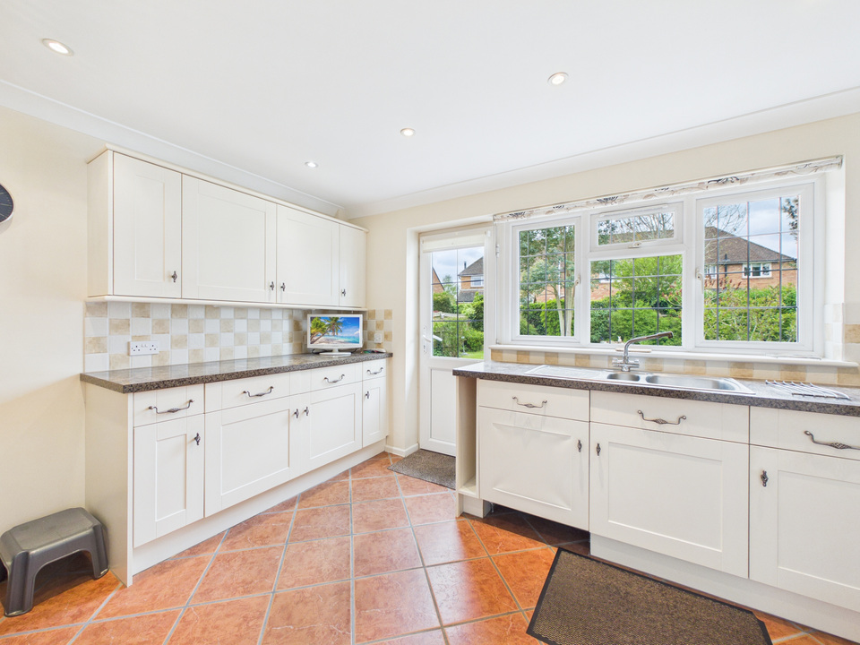 3 bed bungalow for sale in The Rise, Partridge Green  - Property Image 14