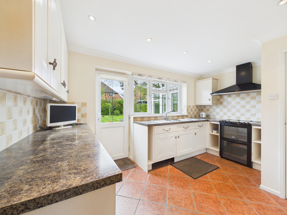 3 bed bungalow for sale in The Rise, Partridge Green  - Property Image 3