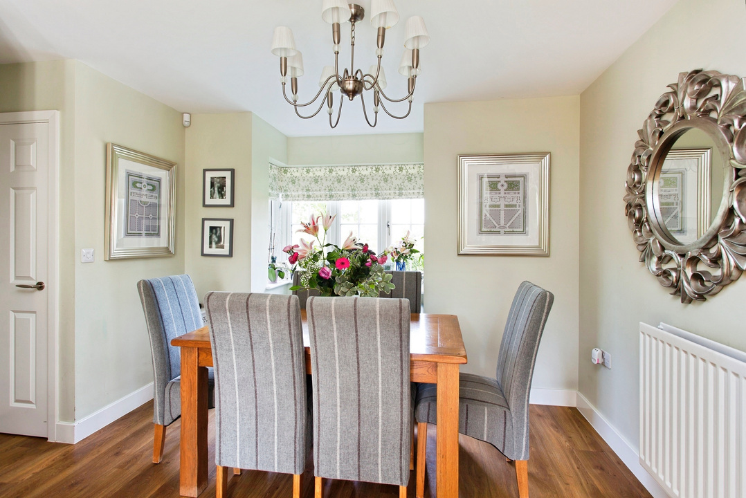 4 bed end of terrace house for sale in Millpond Lane, Horsham, West Sussex  - Property Image 4