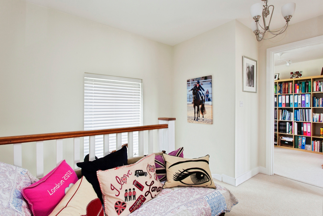 4 bed end of terrace house for sale in Millpond Lane, Horsham, West Sussex  - Property Image 13