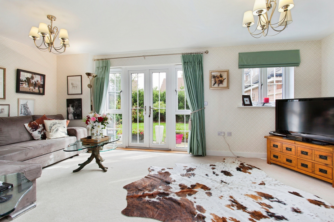4 bed end of terrace house for sale in Millpond Lane, Horsham, West Sussex  - Property Image 2