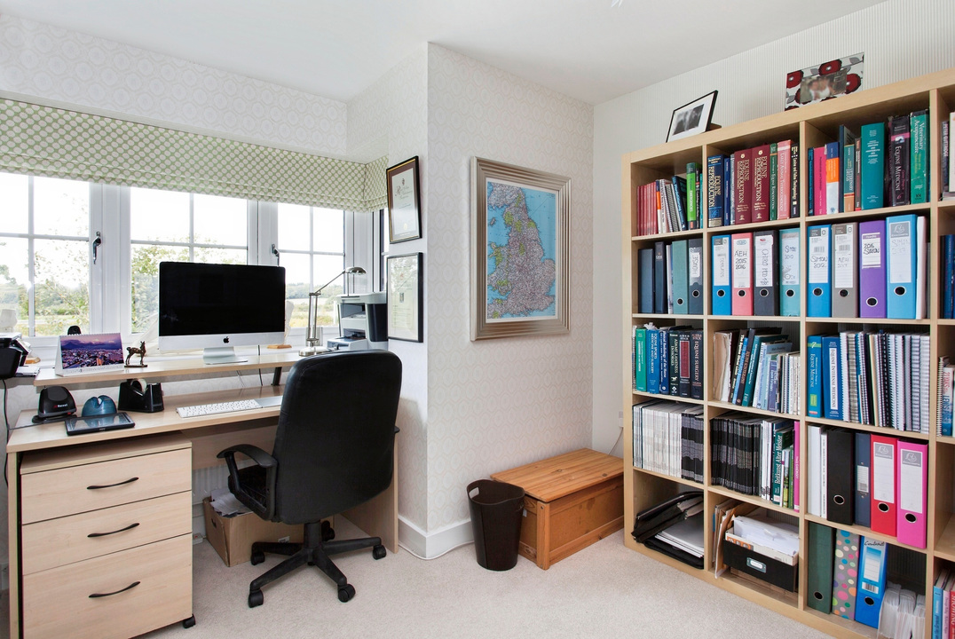 4 bed end of terrace house for sale in Millpond Lane, Horsham, West Sussex  - Property Image 15