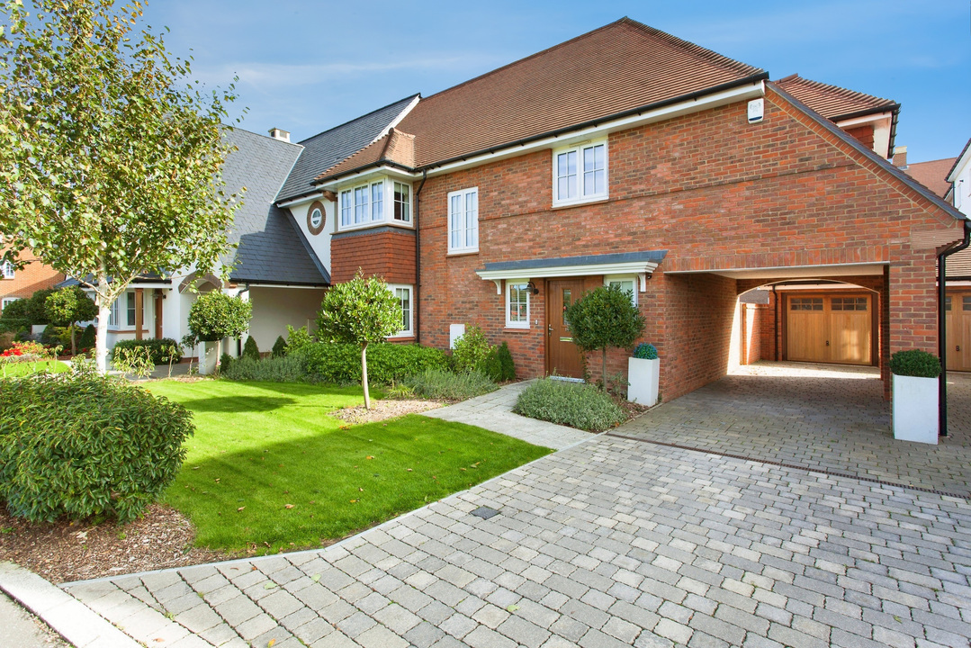 4 bed end of terrace house for sale in Millpond Lane, Horsham, West Sussex  - Property Image 1