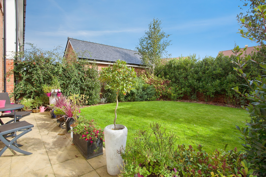 4 bed end of terrace house for sale in Millpond Lane, Horsham, West Sussex  - Property Image 9