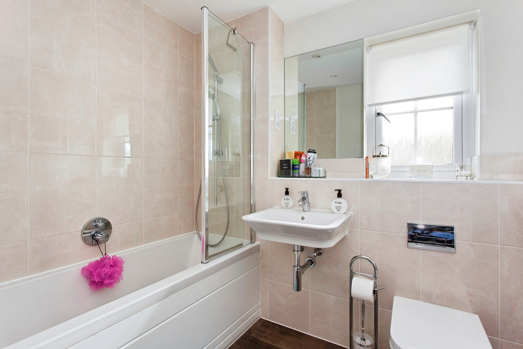 4 bed end of terrace house for sale in Millpond Lane, Horsham, West Sussex  - Property Image 7