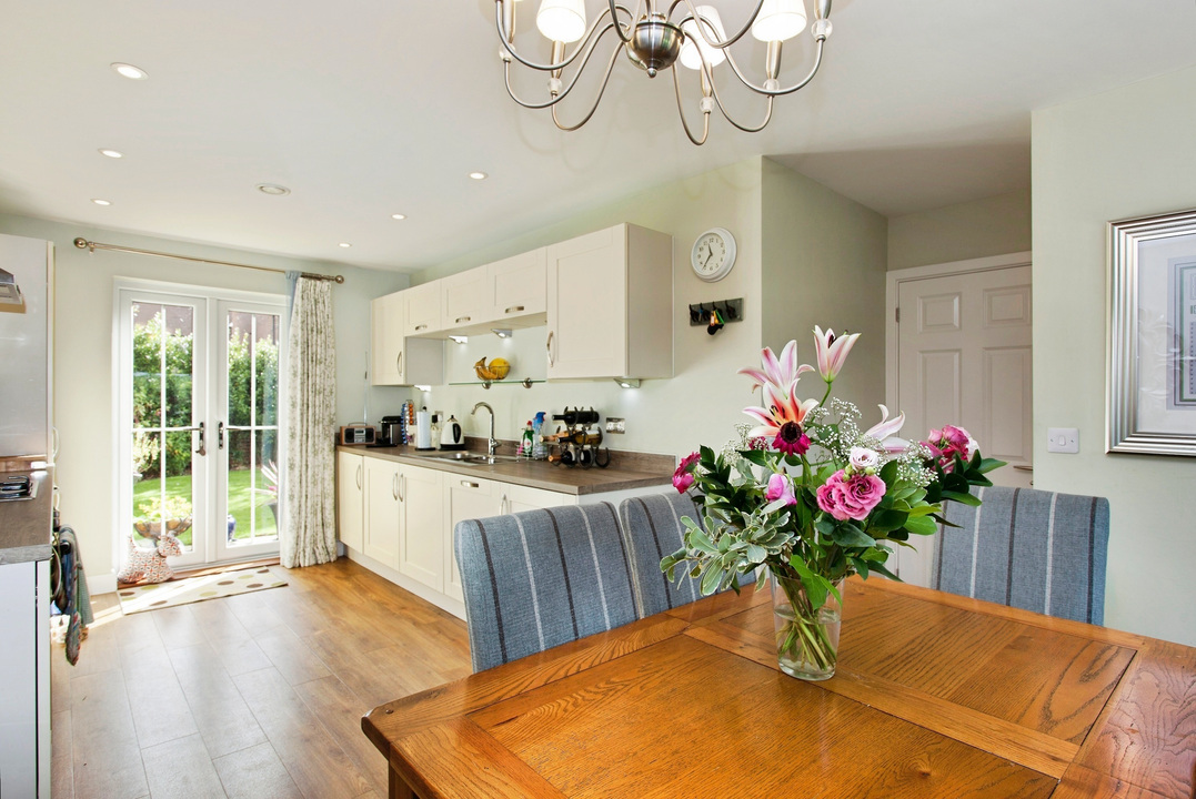 4 bed end of terrace house for sale in Millpond Lane, Horsham, West Sussex  - Property Image 8