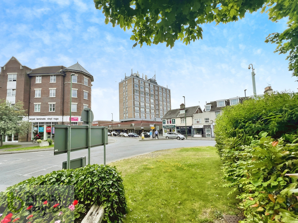 2 bed apartment for sale in Stockwell Court, Haywards Heath, West Sussex, RH16 4QP  - Property Image 3