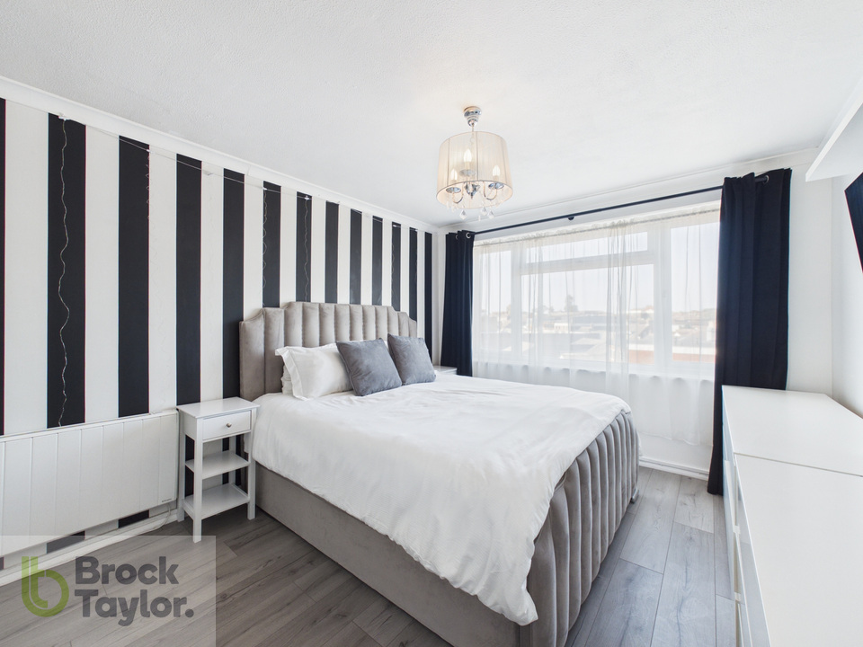 2 bed apartment for sale in Stockwell Court, Haywards Heath, West Sussex, RH16 4QP  - Property Image 4