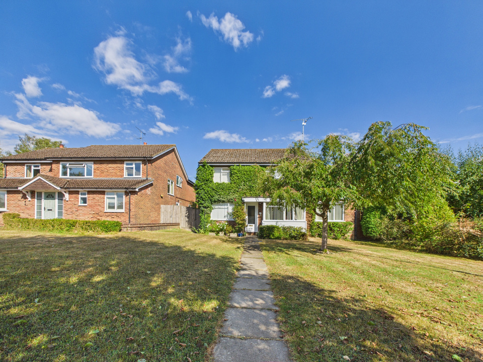 4 bed detached house for sale in Brambling Road, Horsham, West Sussex  - Property Image 11