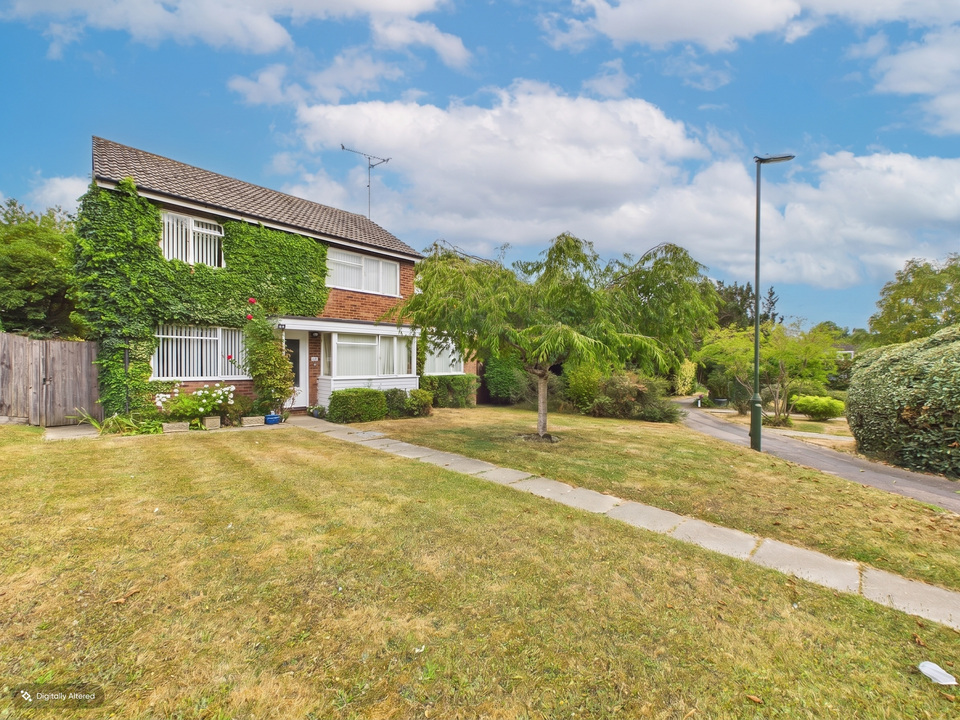 4 bed detached house for sale in Brambling Road, Horsham, West Sussex - Property Image 1
