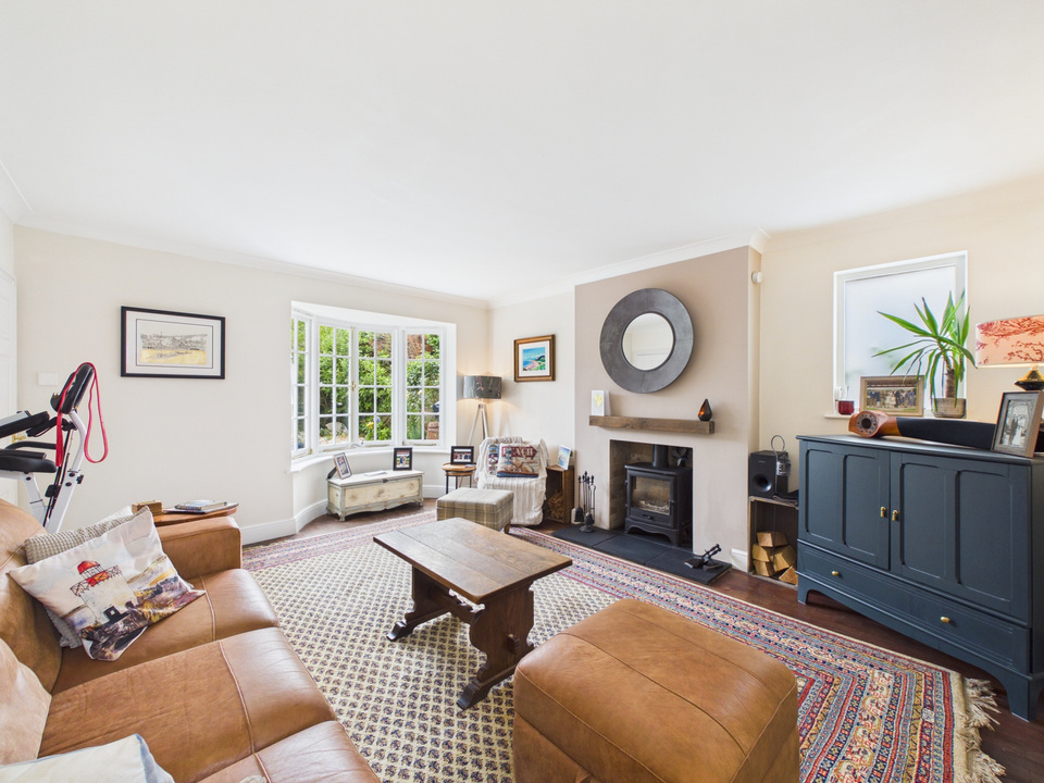 2 bed detached house for sale in Morth Gardens, Horsham  - Property Image 2