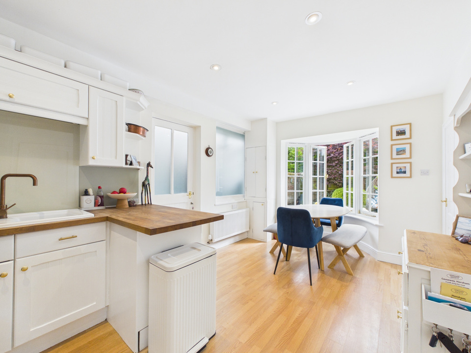 2 bed detached house for sale in Morth Gardens, Horsham  - Property Image 4