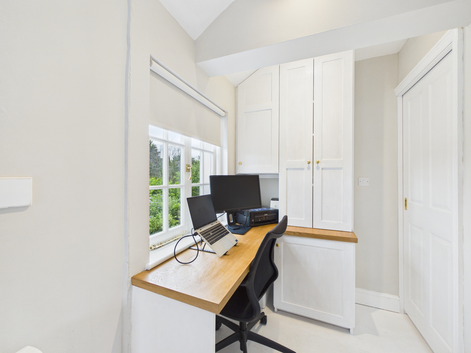 2 bed detached house for sale in Morth Gardens, Horsham  - Property Image 7