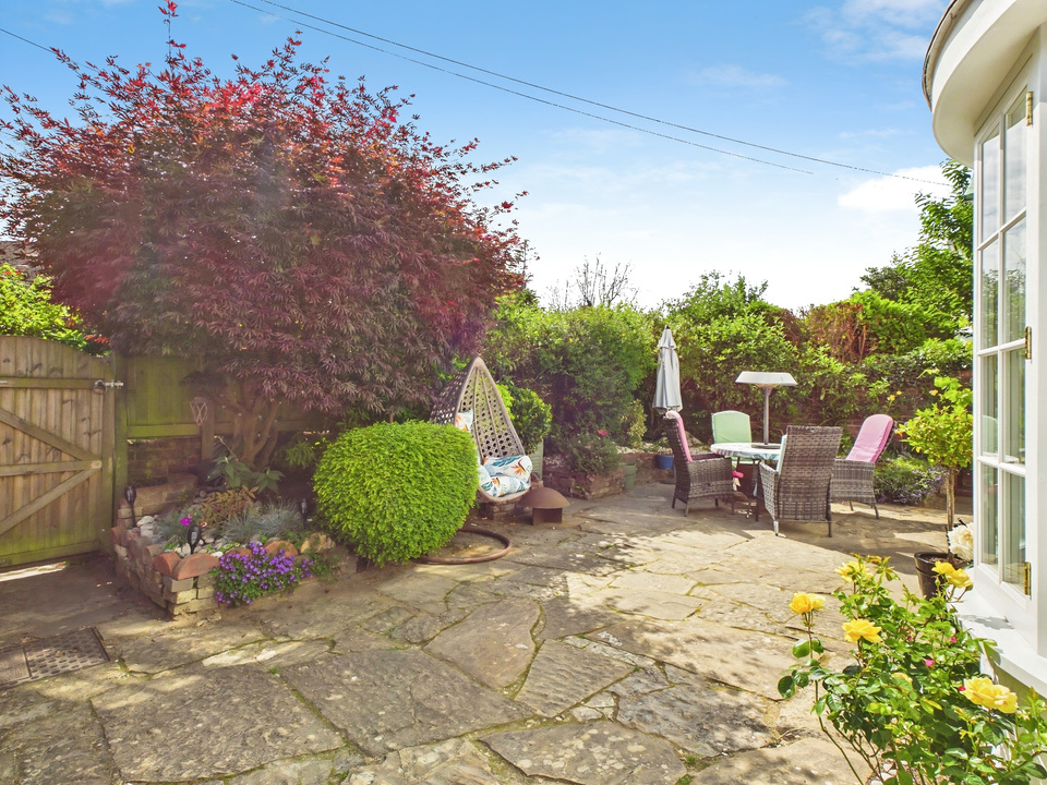 2 bed detached house for sale in Morth Gardens, Horsham  - Property Image 10