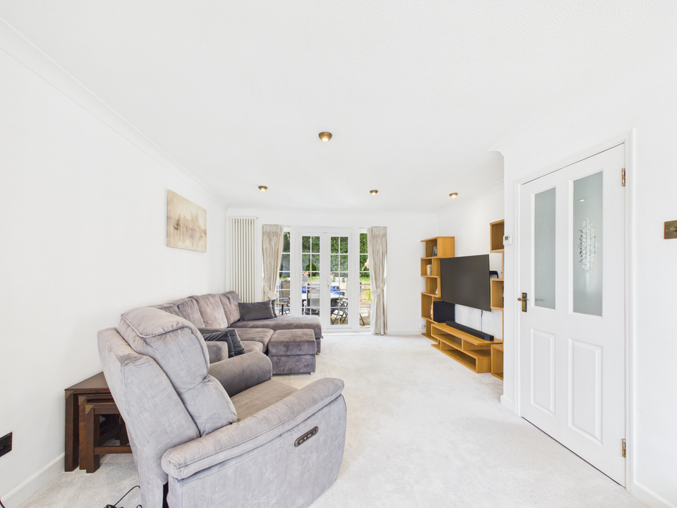 5 bed link detached house for sale in Dickins Way, Horsham, West Sussex  - Property Image 3