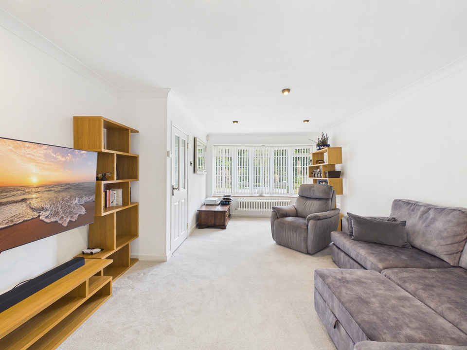 5 bed link detached house for sale in Dickins Way, Horsham, West Sussex  - Property Image 9