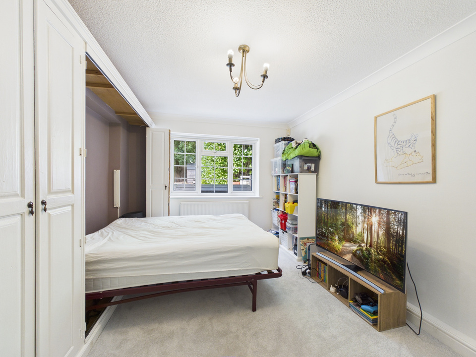 5 bed link detached house for sale in Dickins Way, Horsham, West Sussex  - Property Image 7