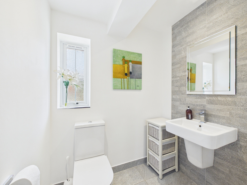 5 bed link detached house for sale in Dickins Way, Horsham, West Sussex  - Property Image 14