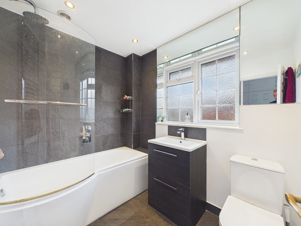 5 bed link detached house for sale in Dickins Way, Horsham, West Sussex  - Property Image 8