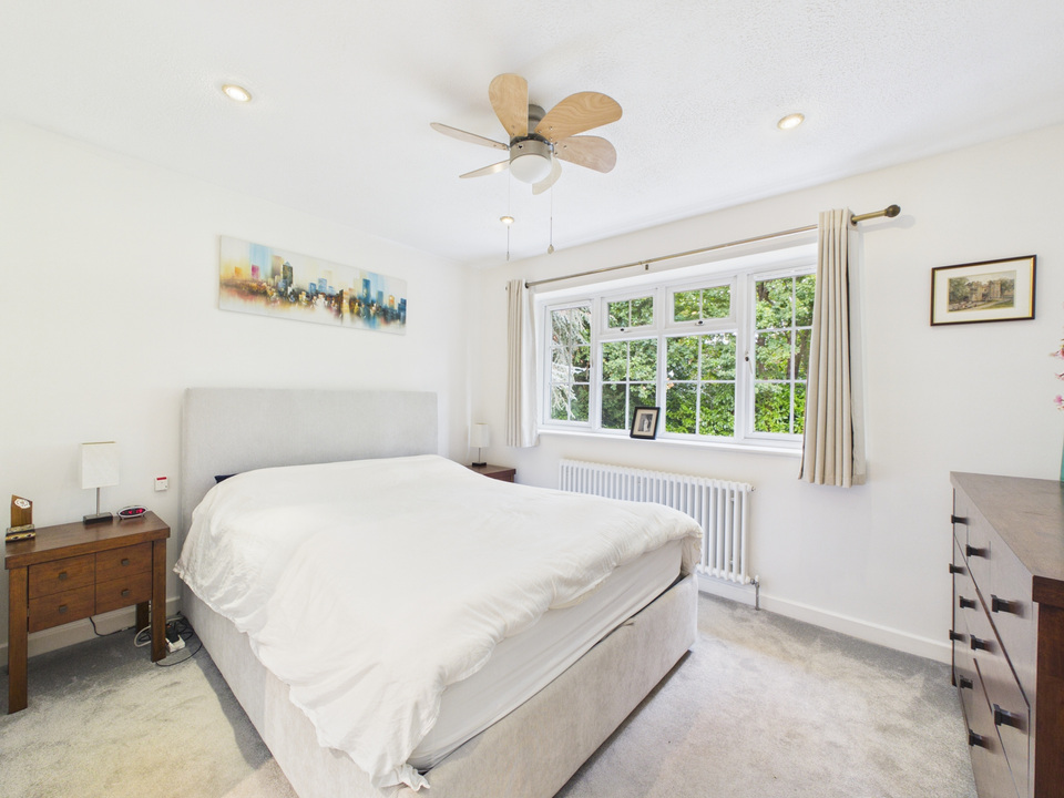5 bed link detached house for sale in Dickins Way, Horsham, West Sussex  - Property Image 4