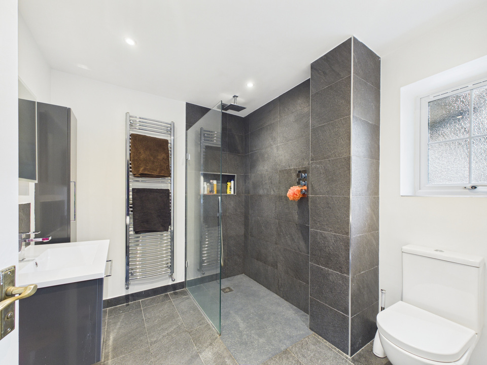 5 bed link detached house for sale in Dickins Way, Horsham, West Sussex  - Property Image 5